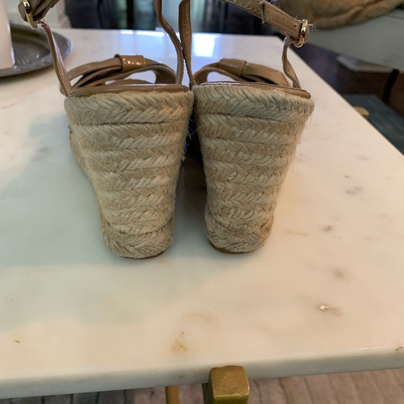 Valentino Garavani patent bow espadrilles open toe sandals. Size 38 (7.5 U.S.) - Picture 2 of 9
